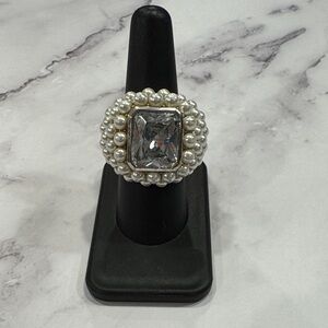 Stunning Silver and Pearl Women's Ring